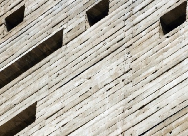detalhe da fachada revestida em concreto aparente | imagem: vitruvius
